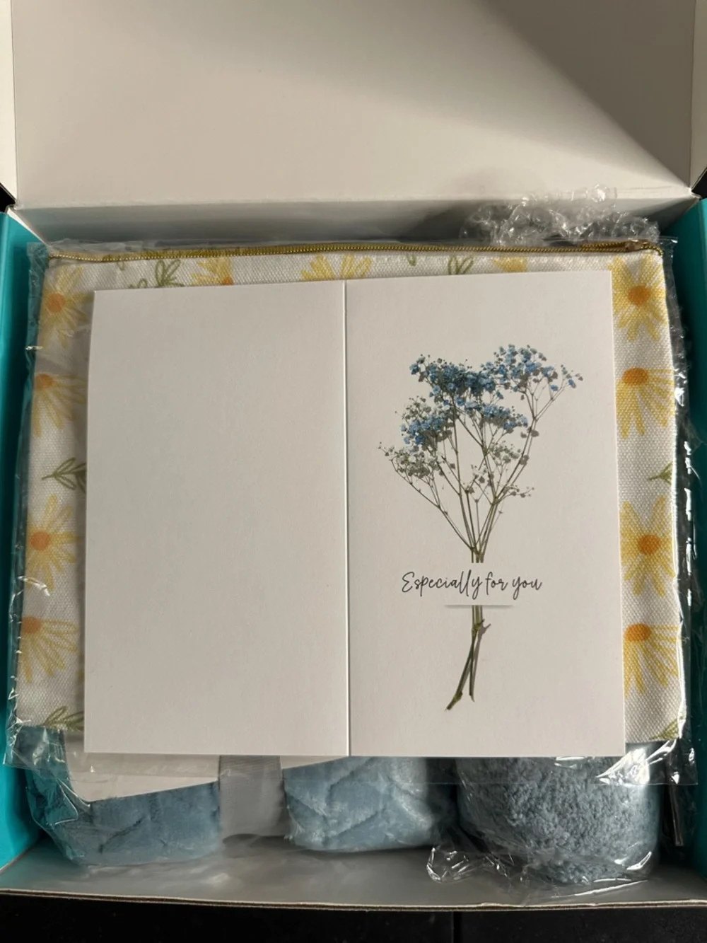Teal Face Mask Gift Box — Women’s Protective Accessory